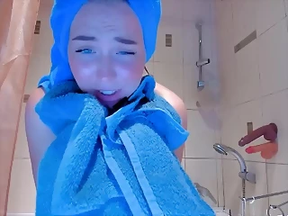 Blonde Mature Bombshell Suck And Fucks My Cock After A Shower